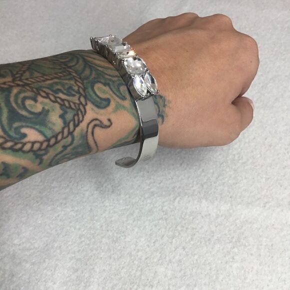 Nordstrom Jewelry Modern Jewel Cuff (G1) - Picture 2 of 8